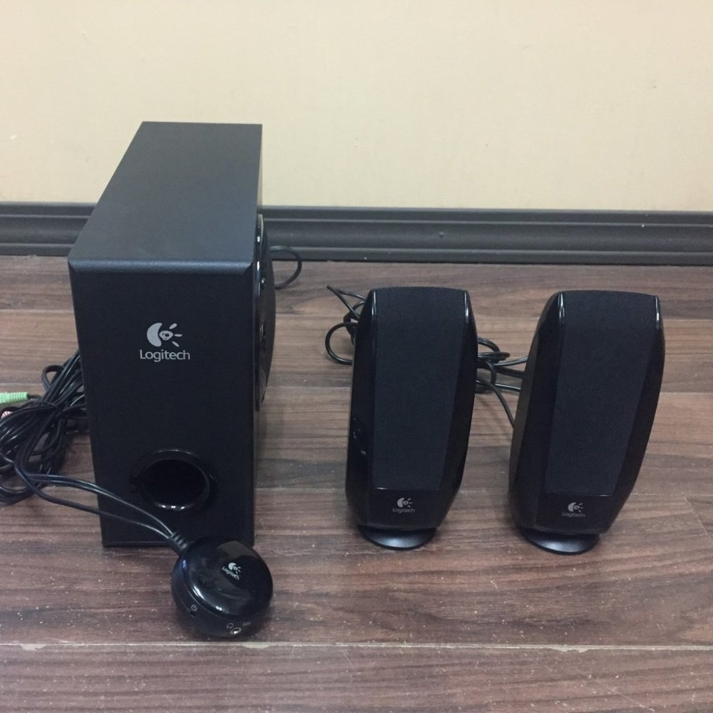 Logitech S-220 2.1 Stereo Computer Speakers